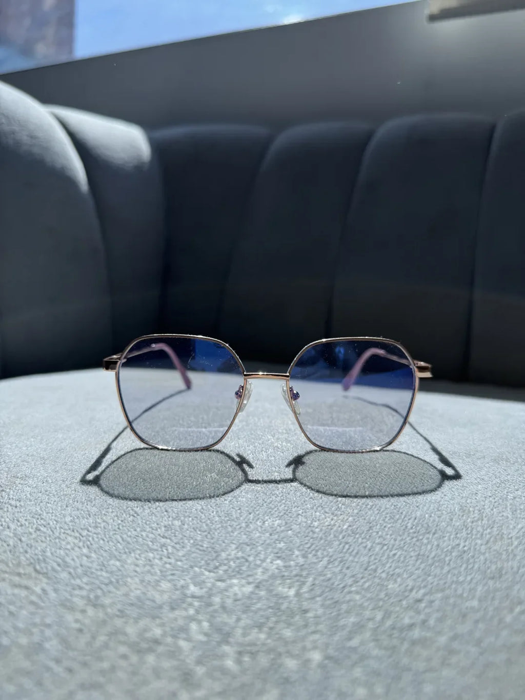 DIVA — Gafas Fotocromáticas con Detalle Escarchado · Karol Eyewear