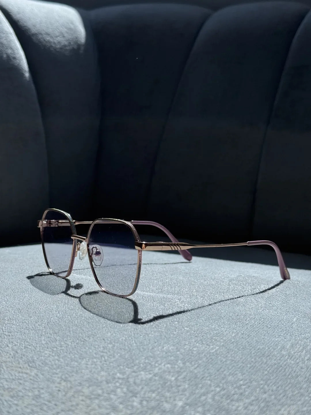 DIVA — Gafas Fotocromáticas con Detalle Escarchado · Karol Eyewear