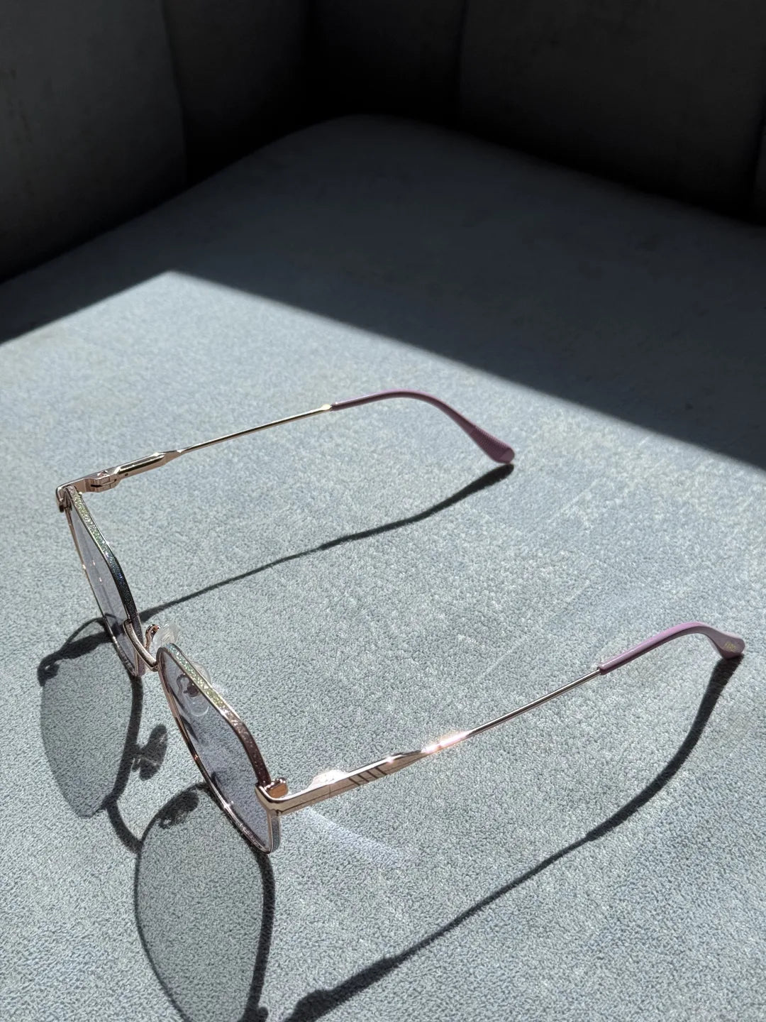 DIVA — Gafas Fotocromáticas con Detalle Escarchado · Karol Eyewear