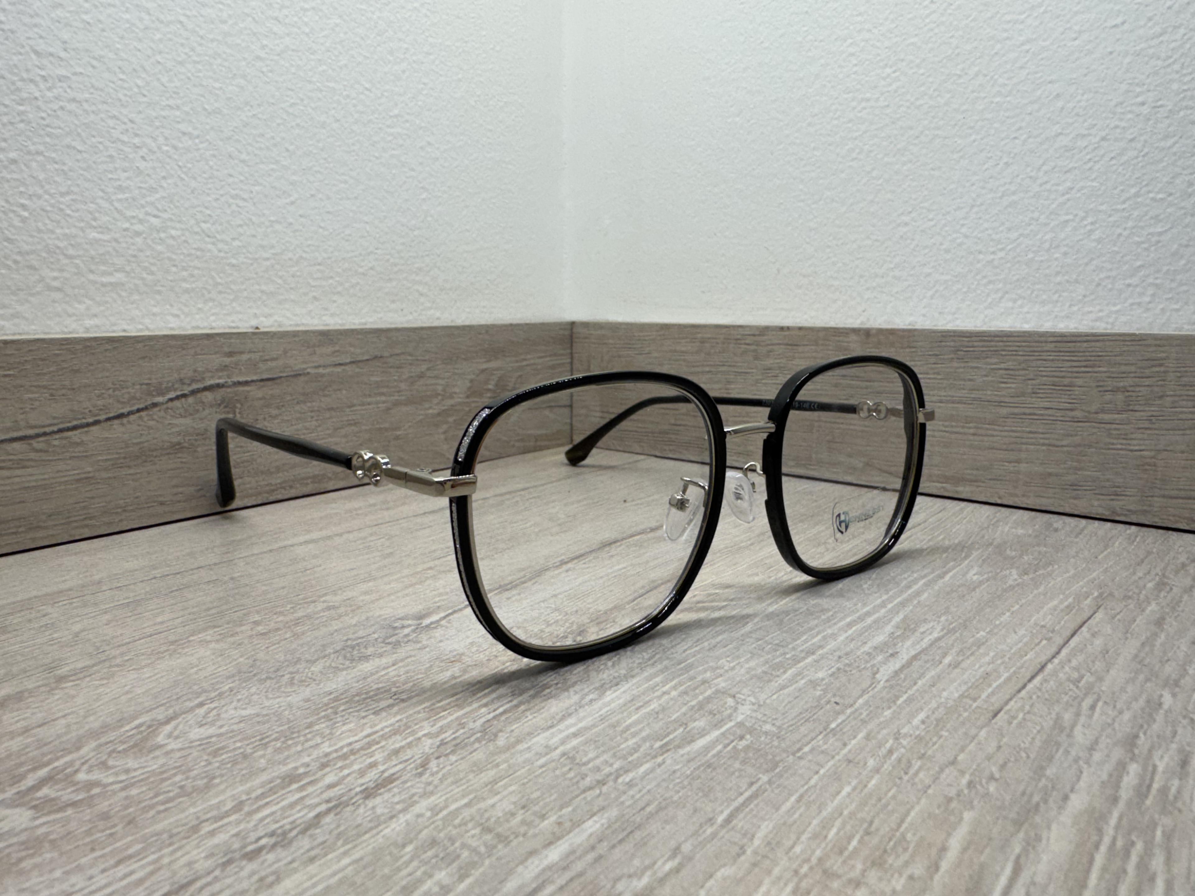 BELLA — Gafas Fotocromáticas con Detalle Escarchado · Karol Eyewear