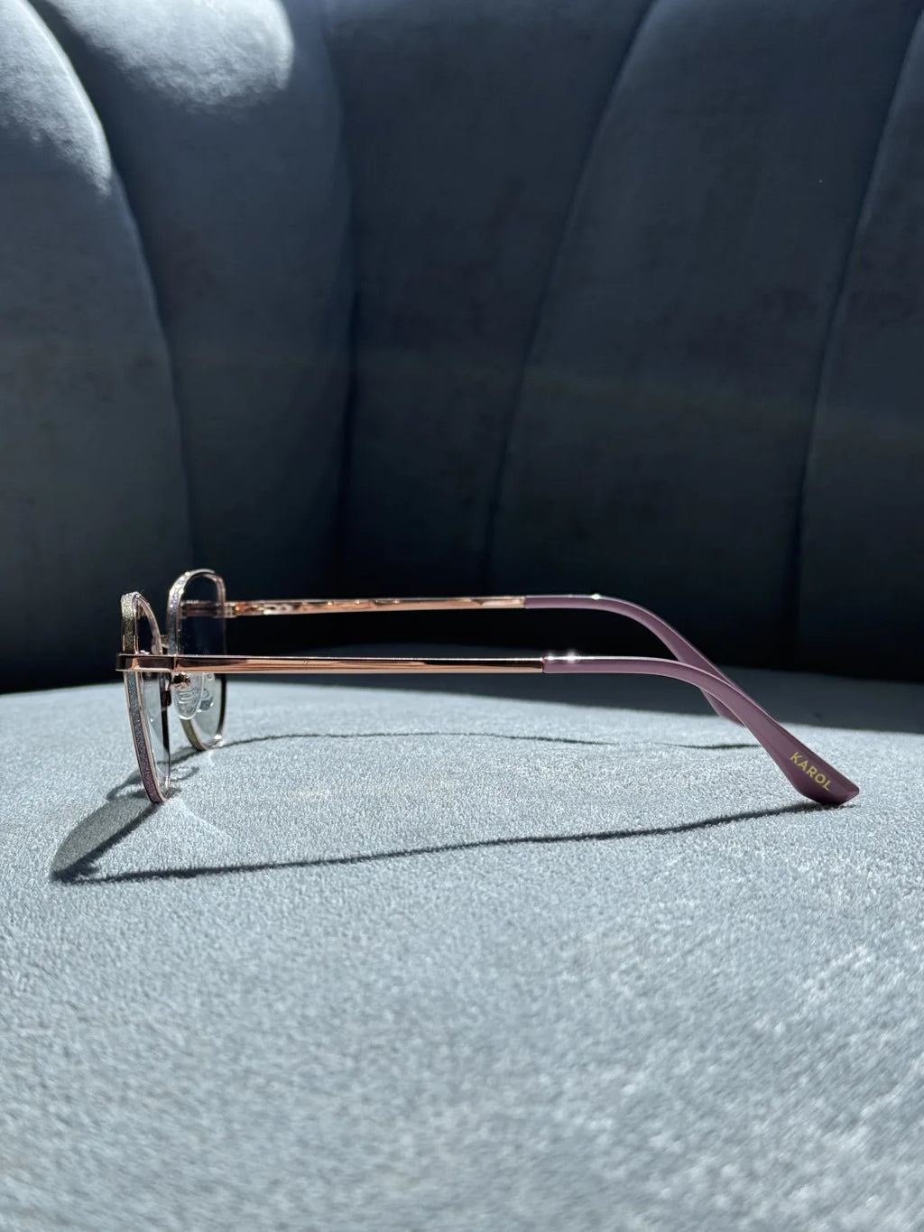 MUÑECA — Gafas Fotocromáticas con Detalle Escarchado · Karol Eyewear