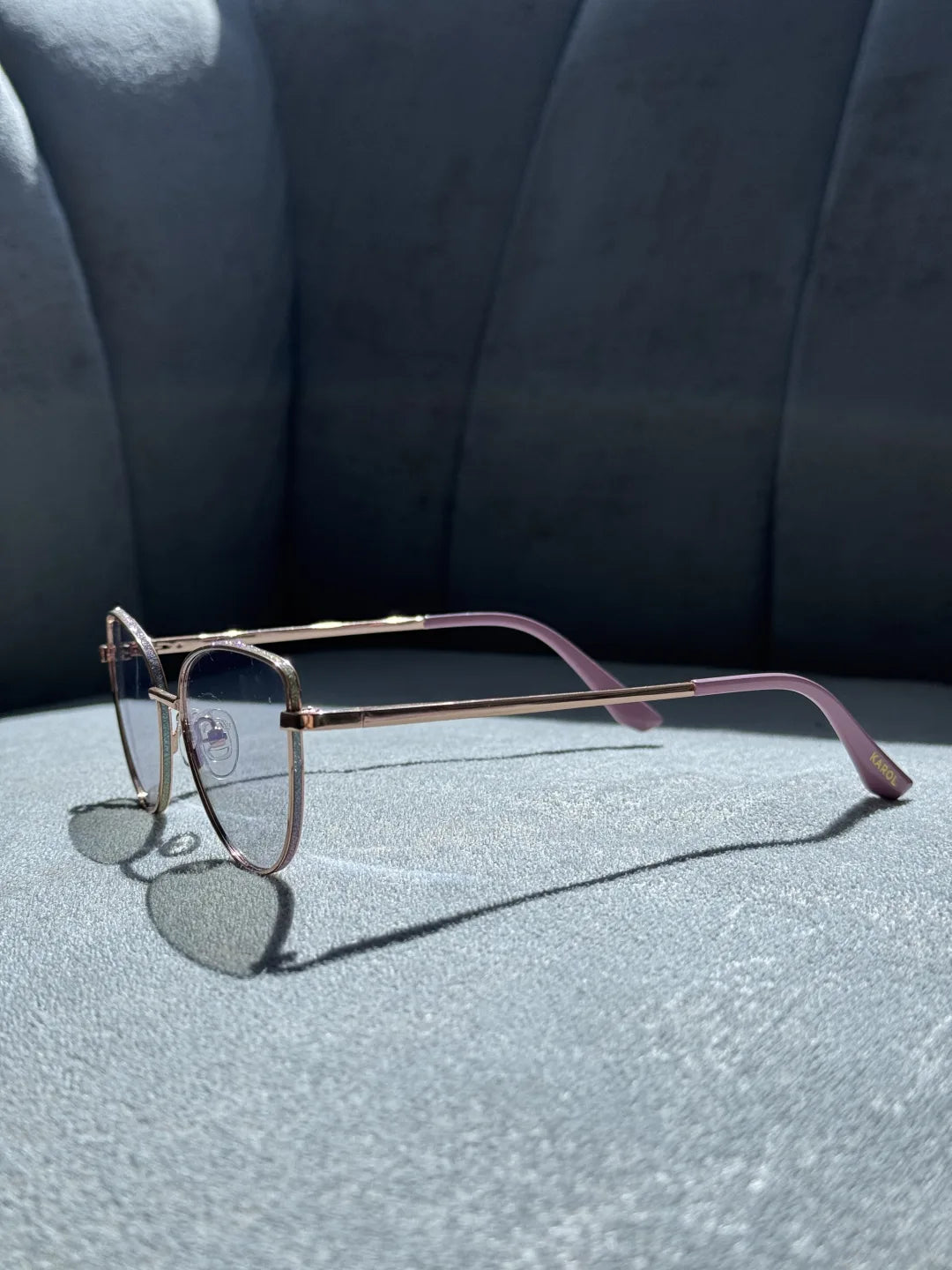 MUÑECA — Gafas Fotocromáticas con Detalle Escarchado · Karol Eyewear