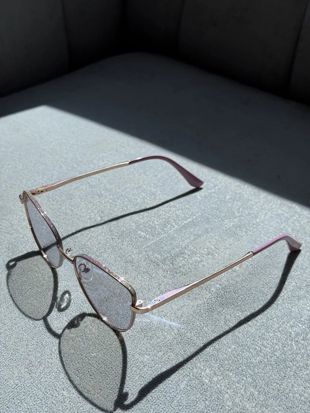 MUÑECA — Gafas Fotocromáticas con Detalle Escarchado · Karol Eyewear